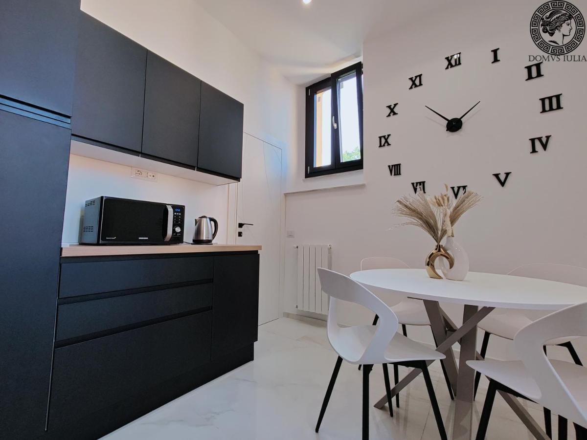 Domus Iulia - Colosseo Рим Екстер'єр фото