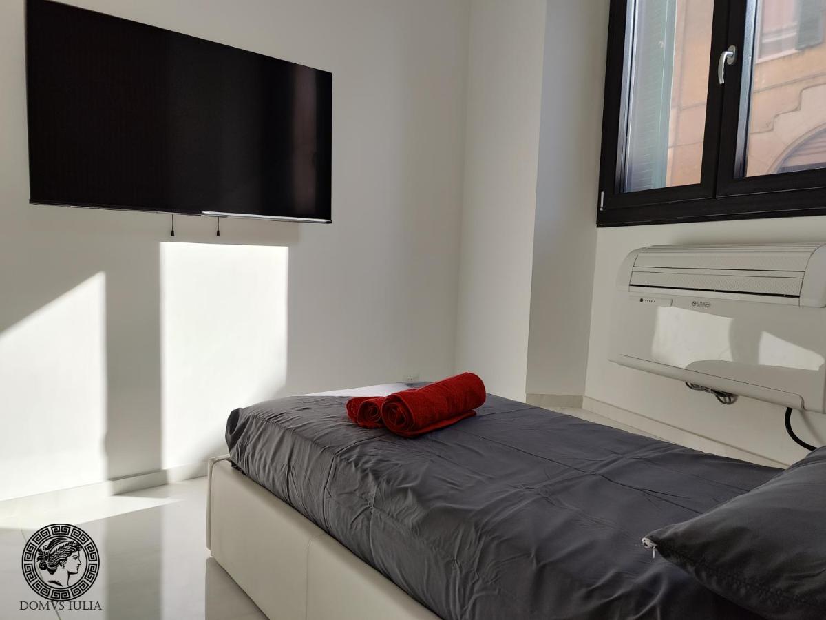 Domus Iulia - Colosseo Рим Екстер'єр фото