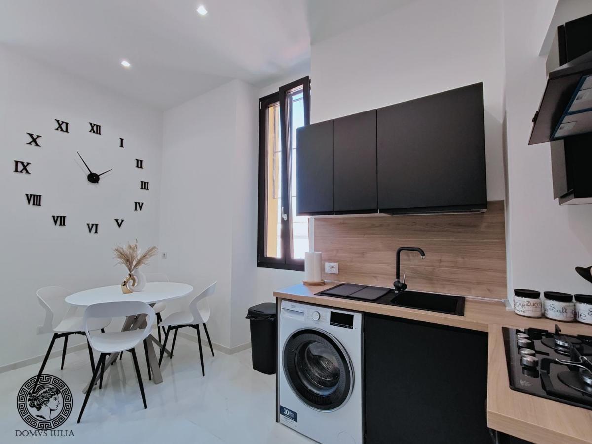 Domus Iulia - Colosseo Рим Екстер'єр фото
