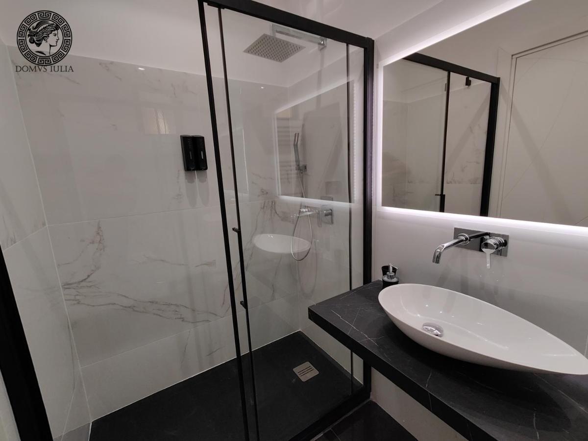 Domus Iulia - Colosseo Рим Екстер'єр фото