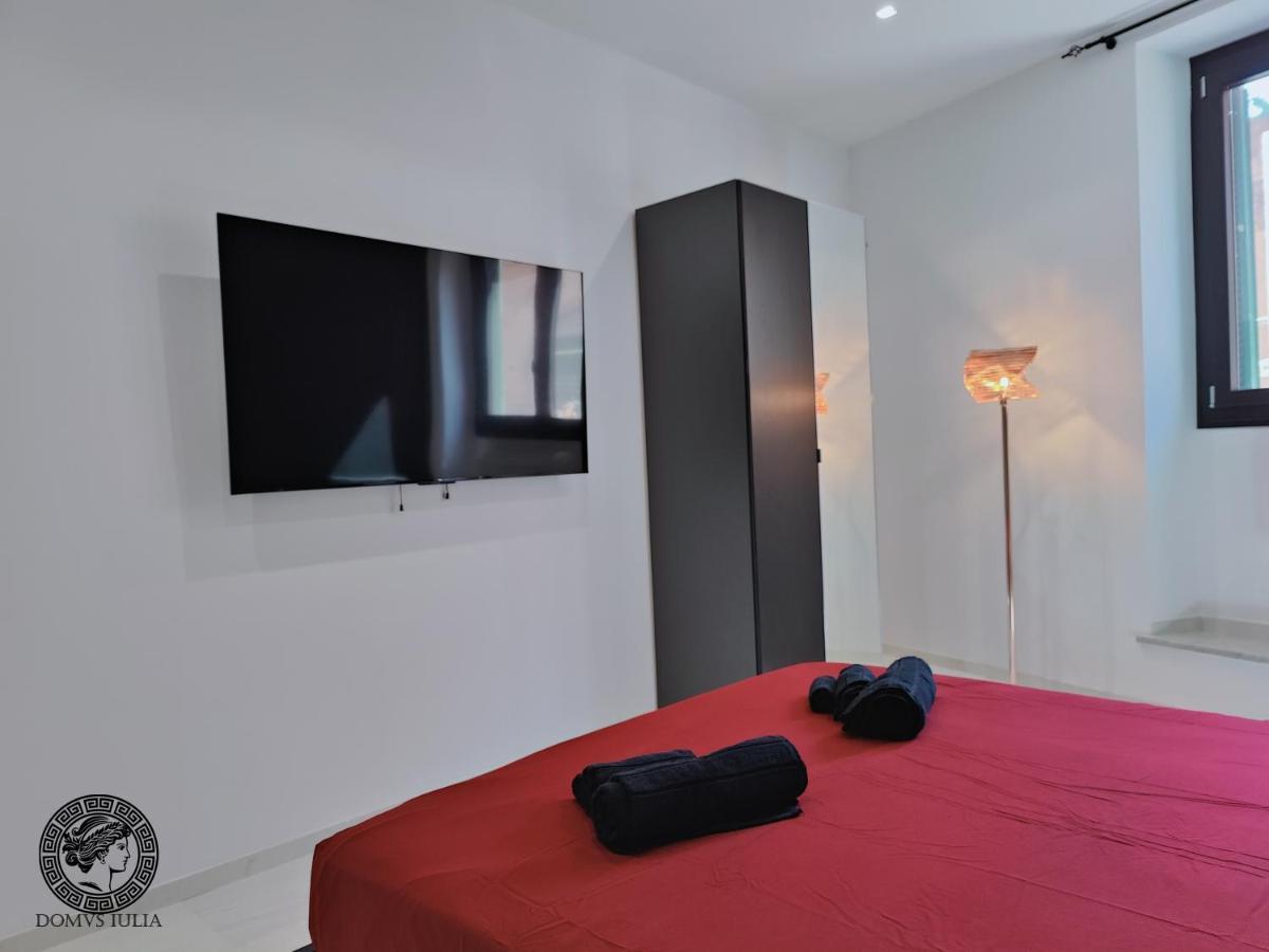 Domus Iulia - Colosseo Рим Екстер'єр фото
